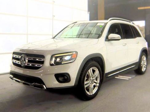 Used 2020 Mercedes-Benz GLB 250 w/ Premium Package image 4