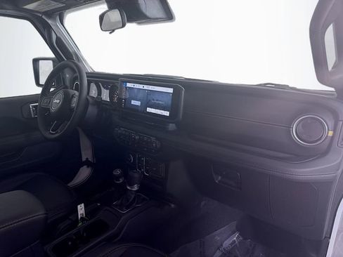 New 2025 Jeep Gladiator Sport image 24