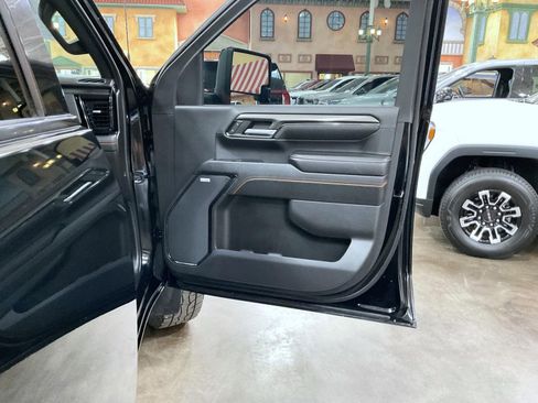 Used 2024 GMC Sierra 2500 AT4 w/ Technology Package image 16