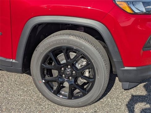 New 2026 Jeep Compass Latitude image 11