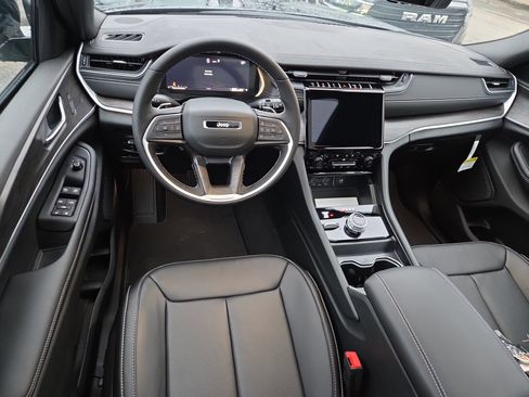 New 2025 Jeep Grand Cherokee L Limited w/ Luxury Tech Group II image 8