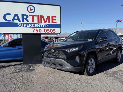 Used 2019 Toyota RAV4 LE image 1