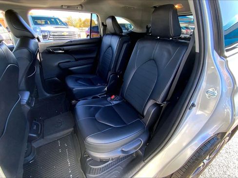 Used 2023 Toyota Highlander XLE image 20