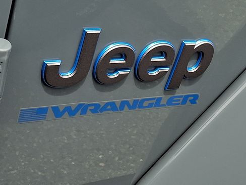 Used 2025 Jeep Wrangler Unlimited Sahara AWD/4WD image 30
