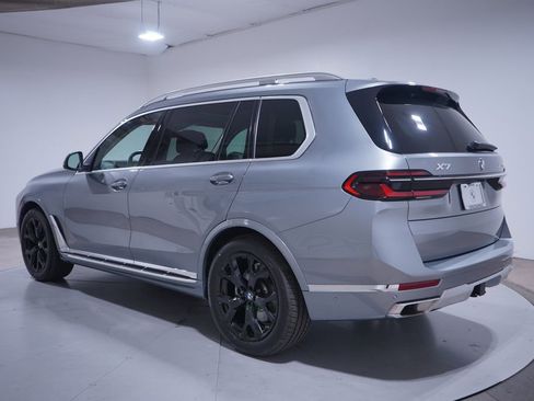 Used 2024 BMW X7 xDrive40i w/ Climate Comfort Package AWD/4WD image 3