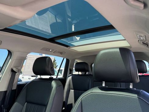 Used 2023 Volkswagen Tiguan SE w/ Panoramic Sunroof Package FWD image 17
