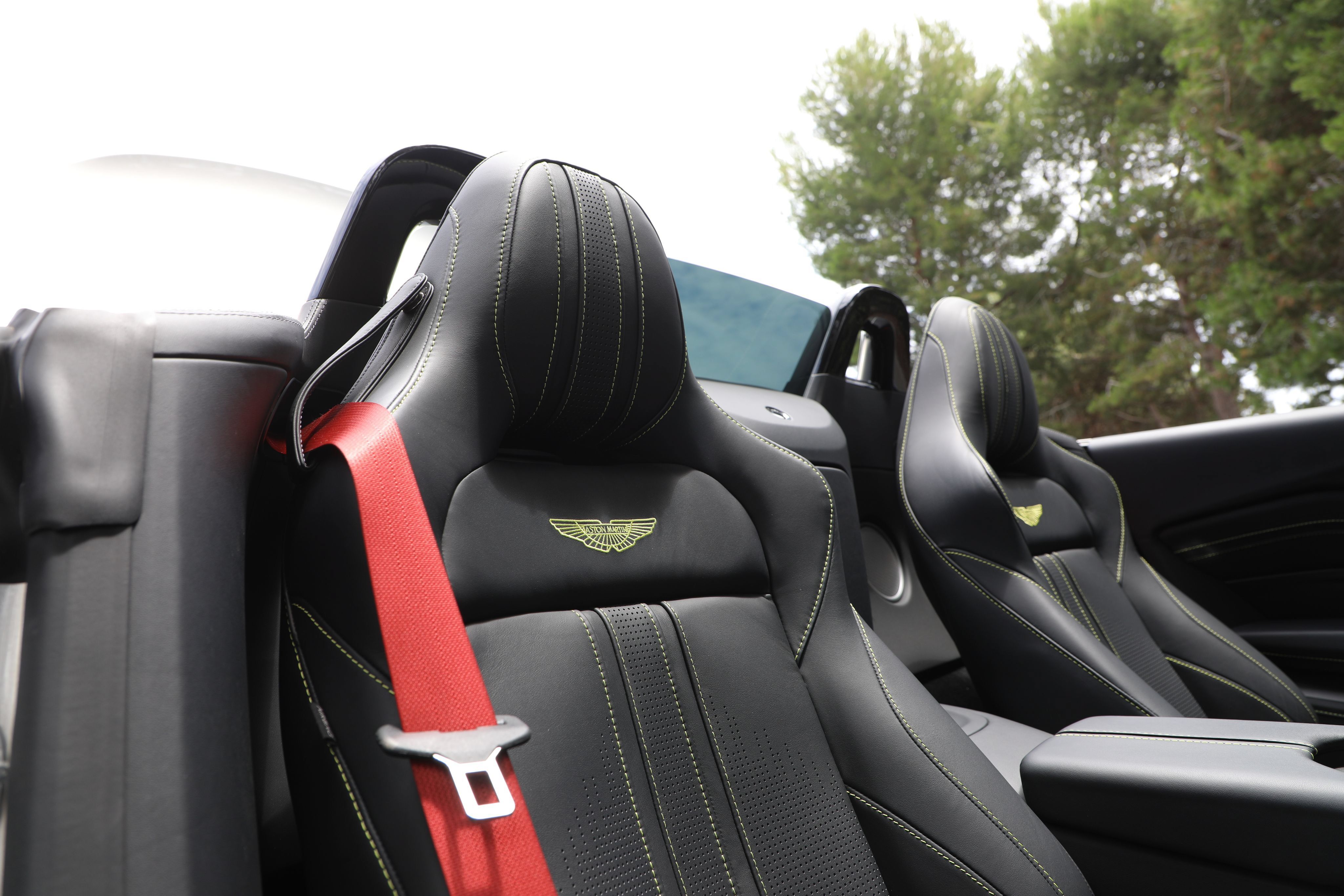 Used 2023 Aston Martin V8 Vantage Roadster RWD image 19