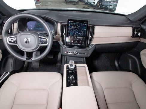 Certified 2025 Volvo XC90 T8 Plus w/ Protection Package Premier image 6