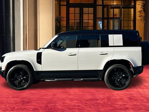 New 2026 Land Rover Defender 110 X-Dynamic SE image 3