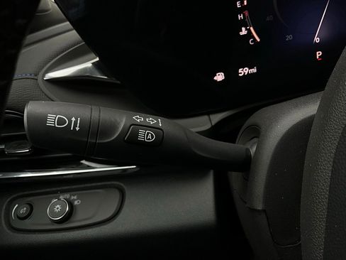 Used 2025 Buick Envista Sport Touring image 35