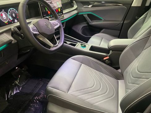 New 2026 Volkswagen Tiguan SE image 4