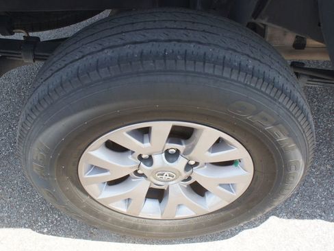 Used 2017 Toyota Tacoma SR5 w/ Tow Package RWD image 25