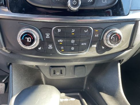 Used 2023 Chevrolet Traverse LT image 18