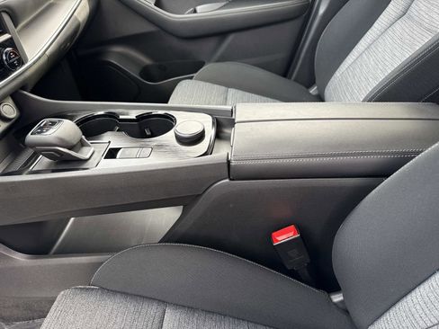 Used 2023 Nissan Rogue SV image 14