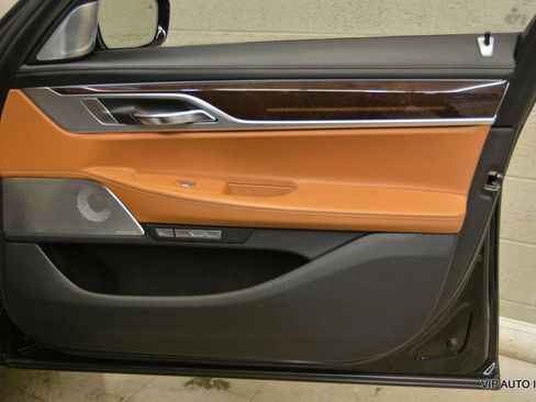 Used 2017 BMW M760i xDrive image 8