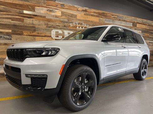New 2025 Jeep Grand Cherokee L Limited w/ Black Appearance Package image 13