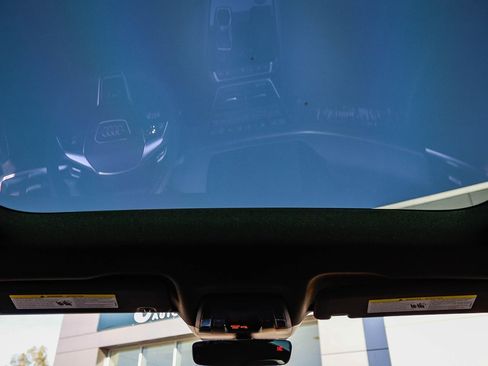 Used 2023 Audi e-tron GT Prestige image 16