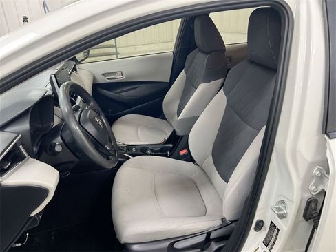 Used 2020 Toyota Corolla LE image 18