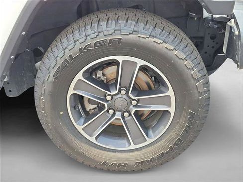 Used 2023 Jeep Wrangler Unlimited Sahara AWD/4WD image 22