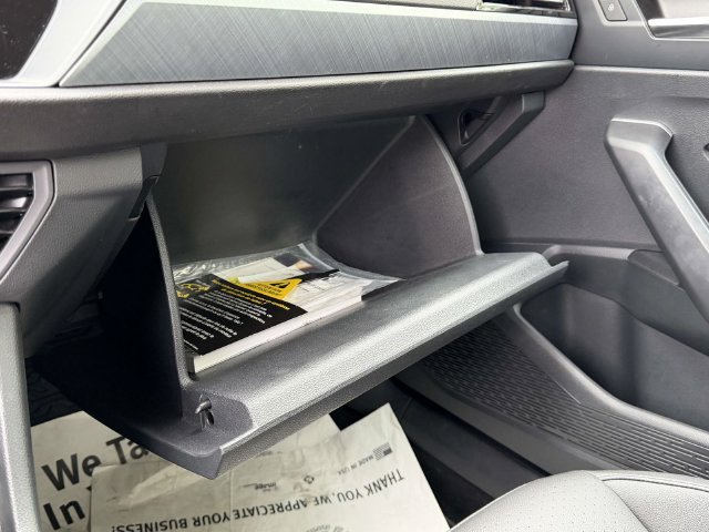 Certified 2023 Volkswagen Jetta SE FWD image 35
