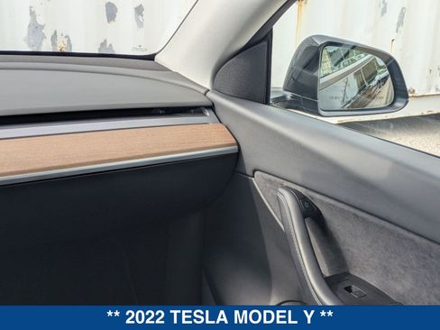 Used 2022 Tesla Model Y Performance AWD/4WD image 18