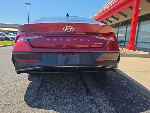 Used 2025 Hyundai Elantra Limited FWD image 6