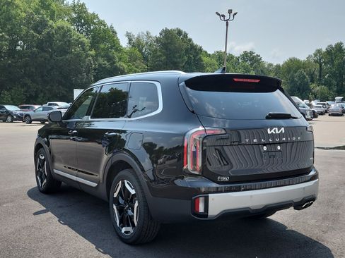 Used 2023 Kia Telluride EX w/ EX Captain's Chair Package AWD/4WD image 3