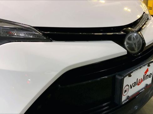 Used 2017 Toyota Corolla LE image 29