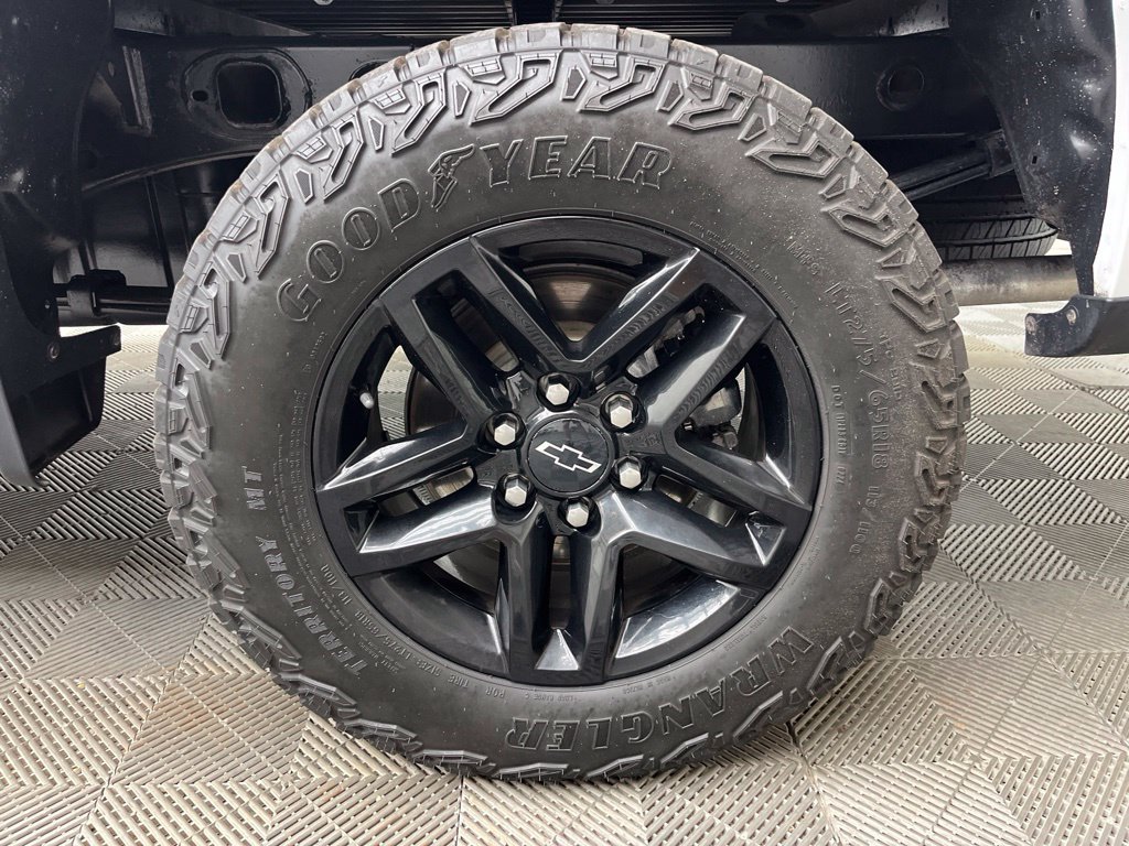 Used 2023 Chevrolet Silverado 1500 Custom Trail Boss AWD/4WD image 6