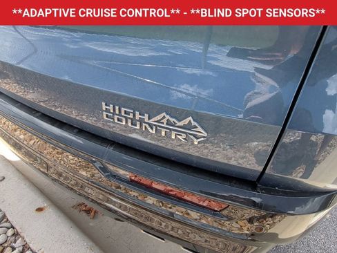 Used 2025 Chevrolet Traverse High Country FWD image 11
