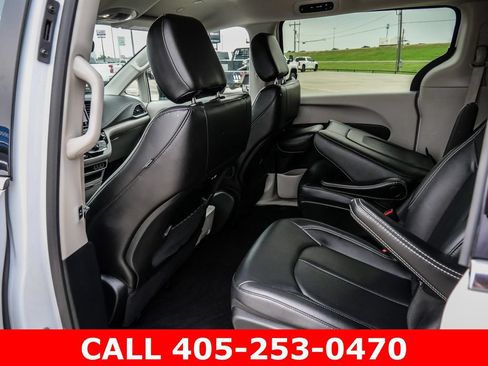 Used 2024 Chrysler Pacifica Limited FWD image 47