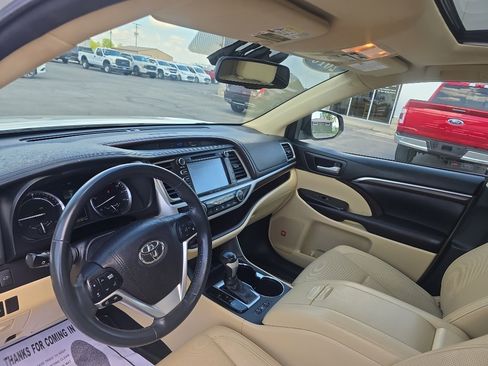 Used 2016 Toyota Highlander Limited w/ Driver Technology Package AWD/4WD image 18