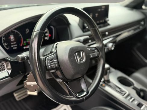 Used 2023 Honda Civic Sport image 9