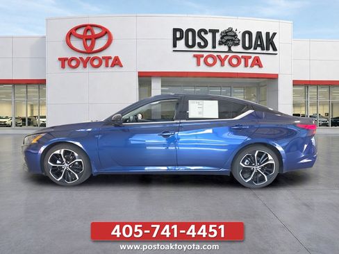 Used 2023 Nissan Altima 2.5 SR w/ SR Premium Package FWD image 2
