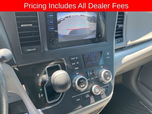 Used 2016 Toyota Sienna LE FWD image 10