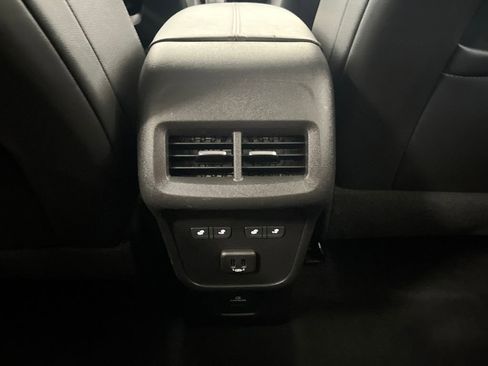Used 2023 Chevrolet Equinox Premier AWD/4WD image 31