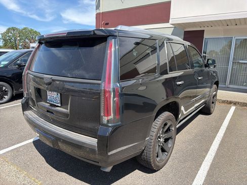 Used 2016 Cadillac Escalade Premium AWD/4WD image 4