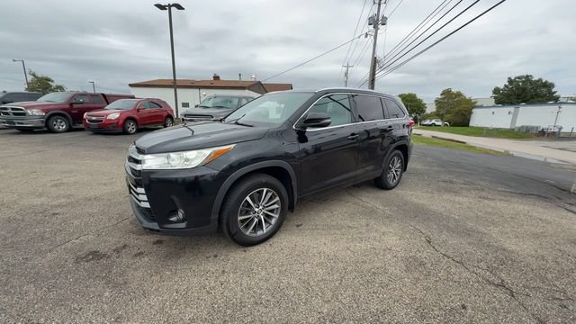 Used 2017 Toyota Highlander XLE AWD/4WD image 4