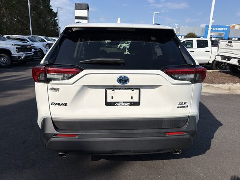 Used 2020 Toyota RAV4 XLE w/ Convenience Package AWD/4WD image 9