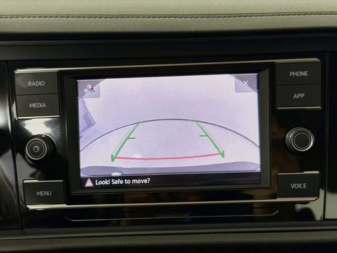 Used 2023 Volkswagen Jetta SE FWD image 13