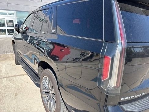 Used 2023 Cadillac Escalade Sport image 4