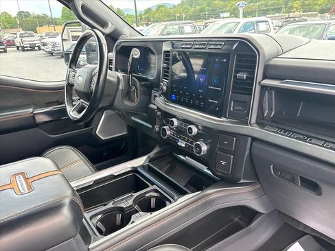 Used 2024 Ford F250 Platinum AWD/4WD image 13