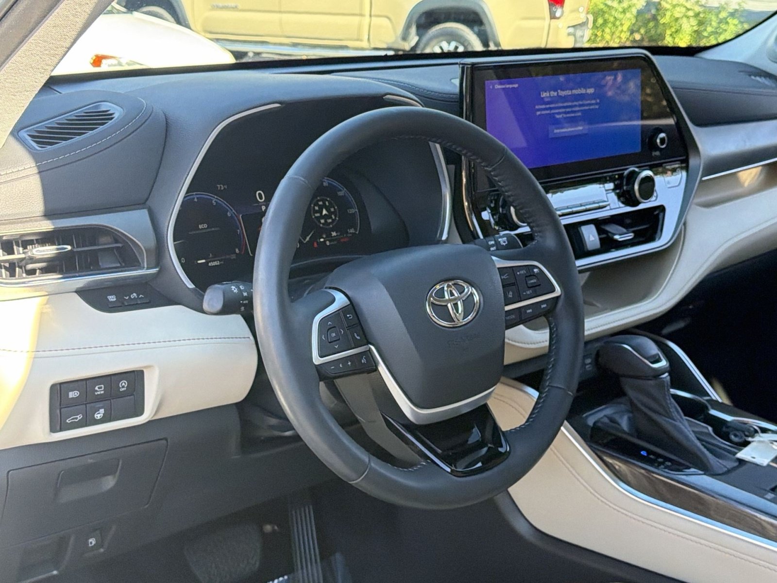 Used 2023 Toyota Highlander Limited FWD image 17