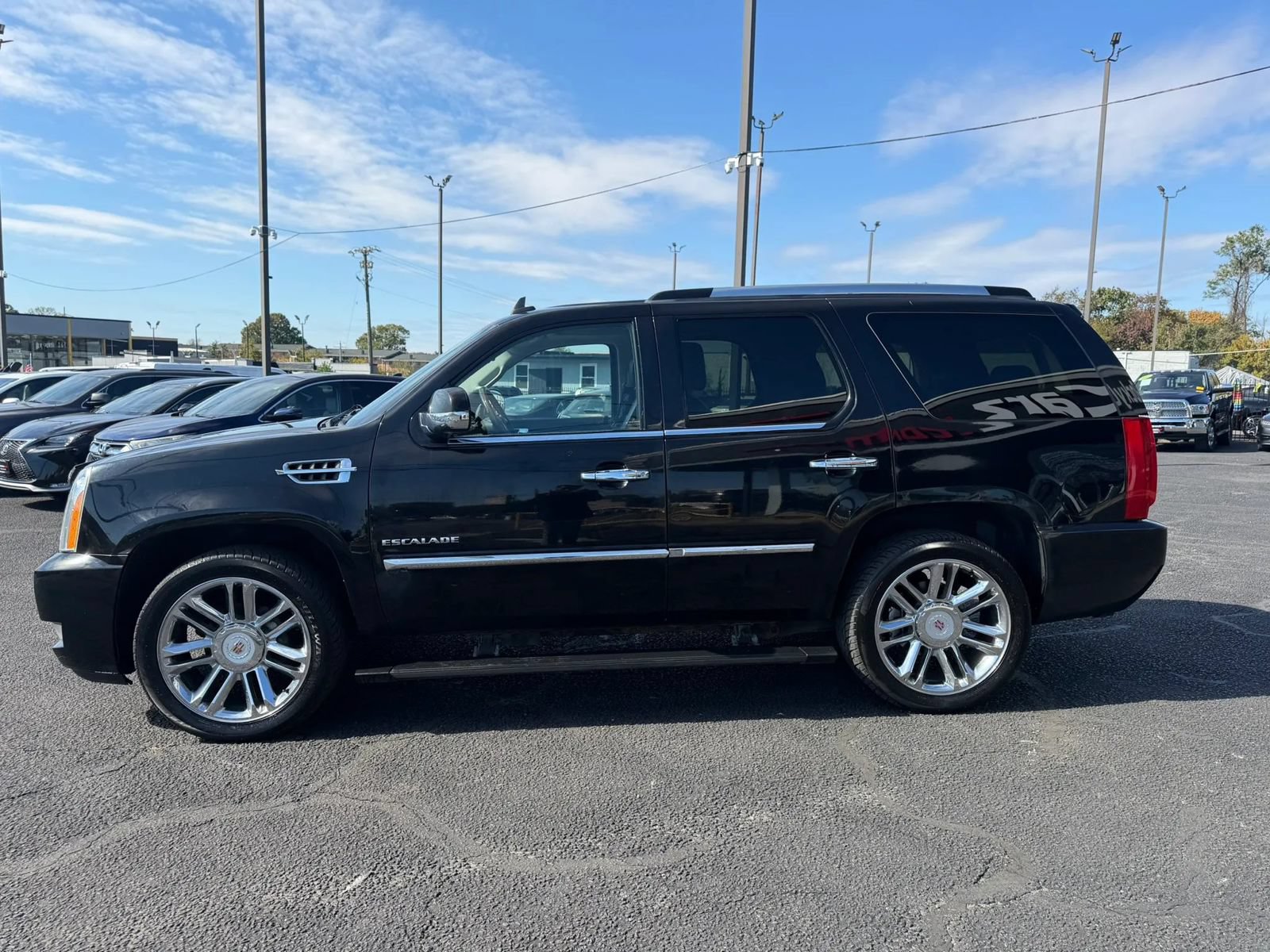 Used 2012 Cadillac Escalade Platinum AWD/4WD image 3