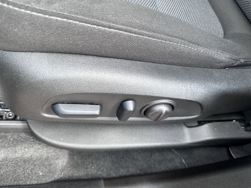 Used 2023 Chevrolet Traverse LT image 16