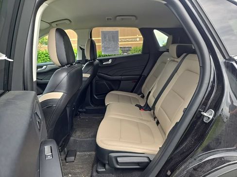 Used 2022 Ford Escape Titanium AWD/4WD image 9