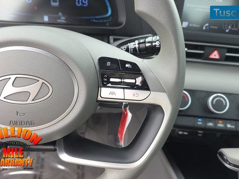Used 2024 Hyundai Elantra SE FWD image 17