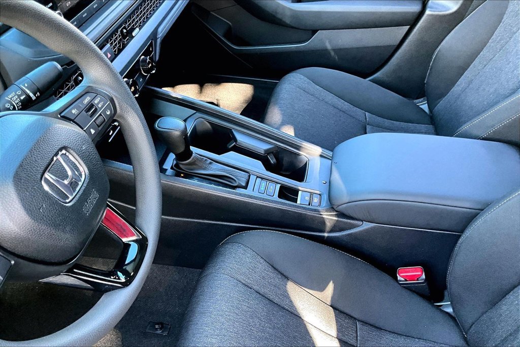 Used 2025 Honda Accord SE image 15