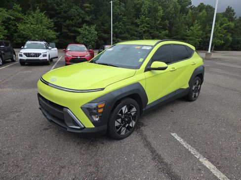Used 2024 Hyundai Kona SEL w/ Convenience Package FWD image 7