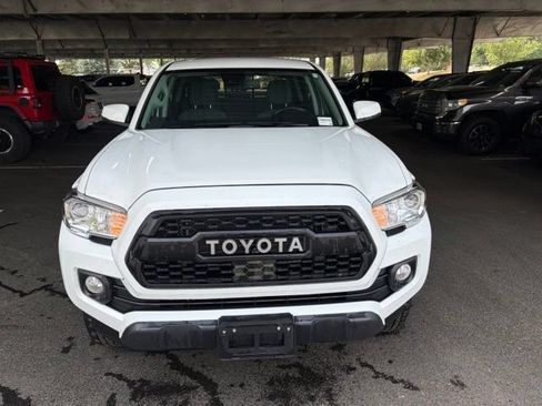 Used 2022 Toyota Tacoma SR5 AWD/4WD image 8